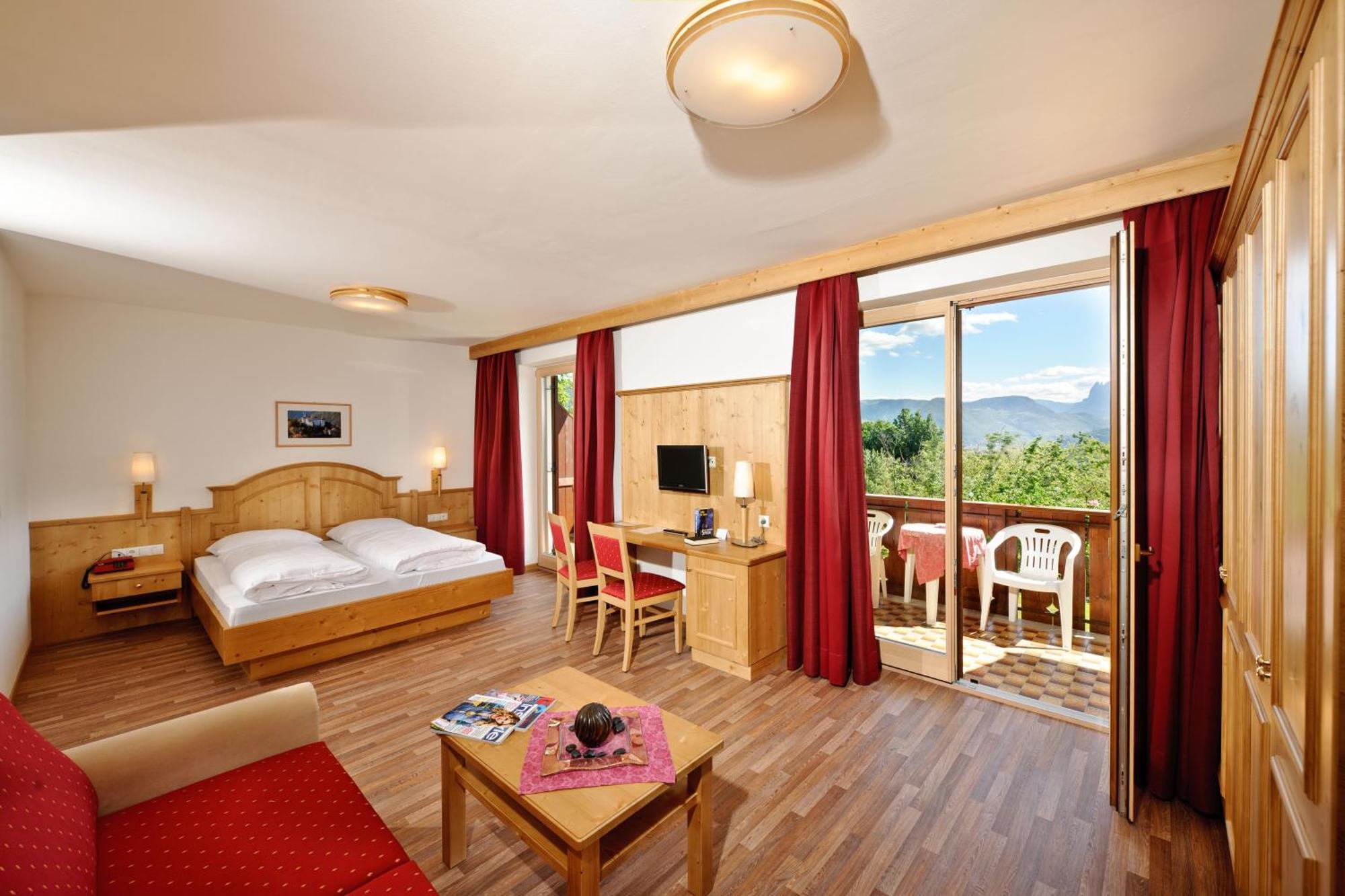 Hotel St. Justina Hof Appiano Sulla Strada Del Vino Esterno foto