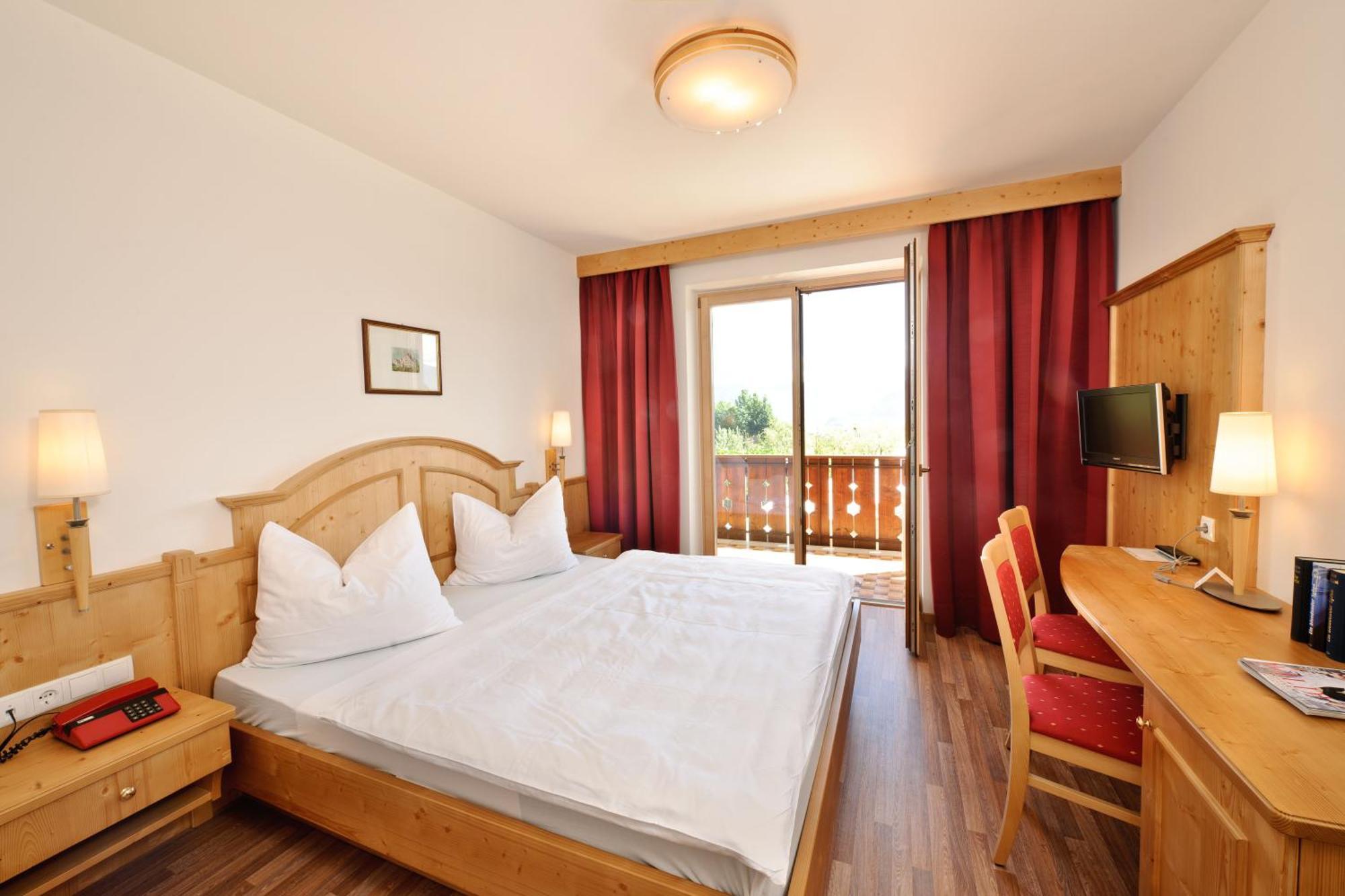 Hotel St. Justina Hof Appiano Sulla Strada Del Vino Esterno foto