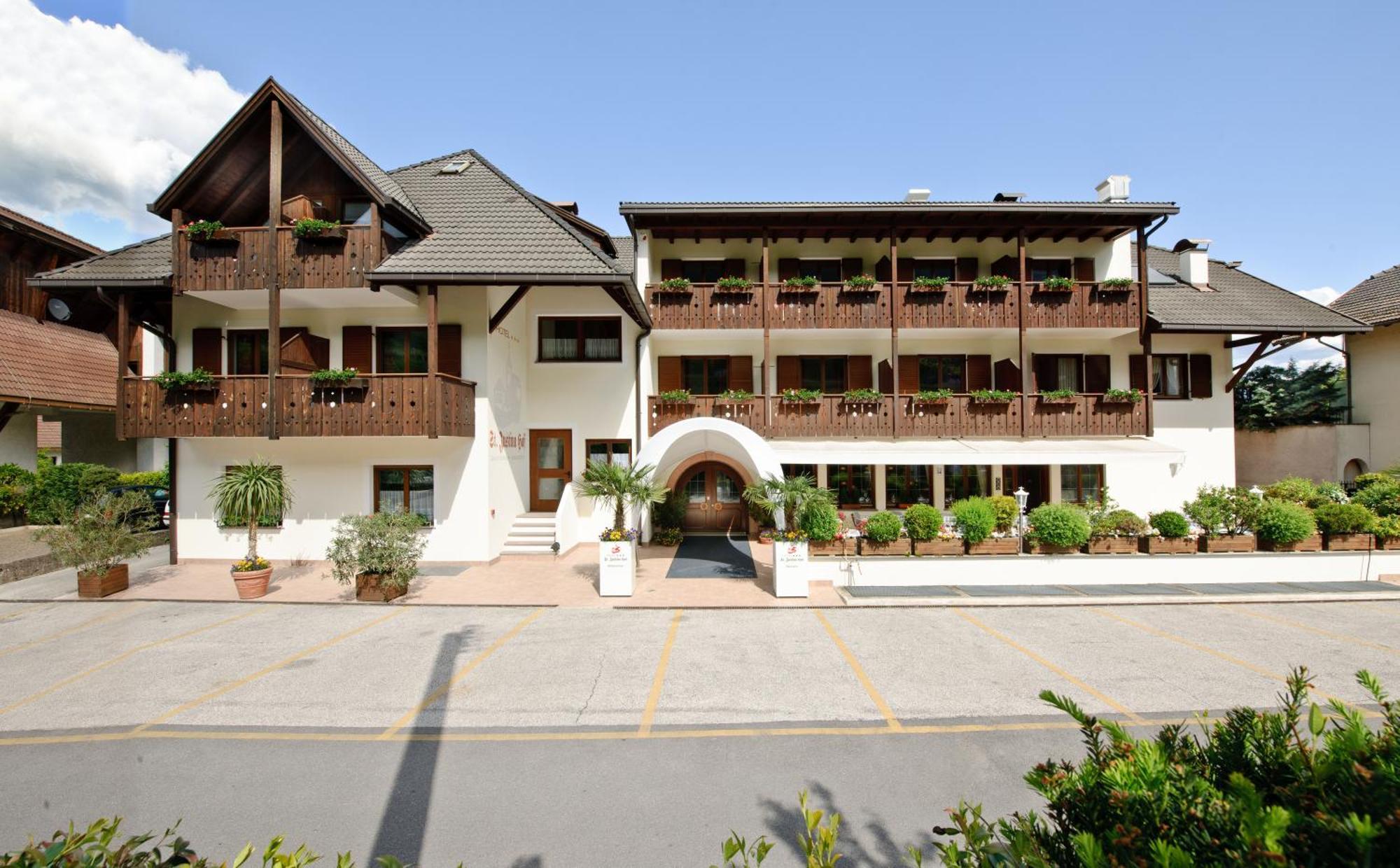 Hotel St. Justina Hof Appiano Sulla Strada Del Vino Esterno foto