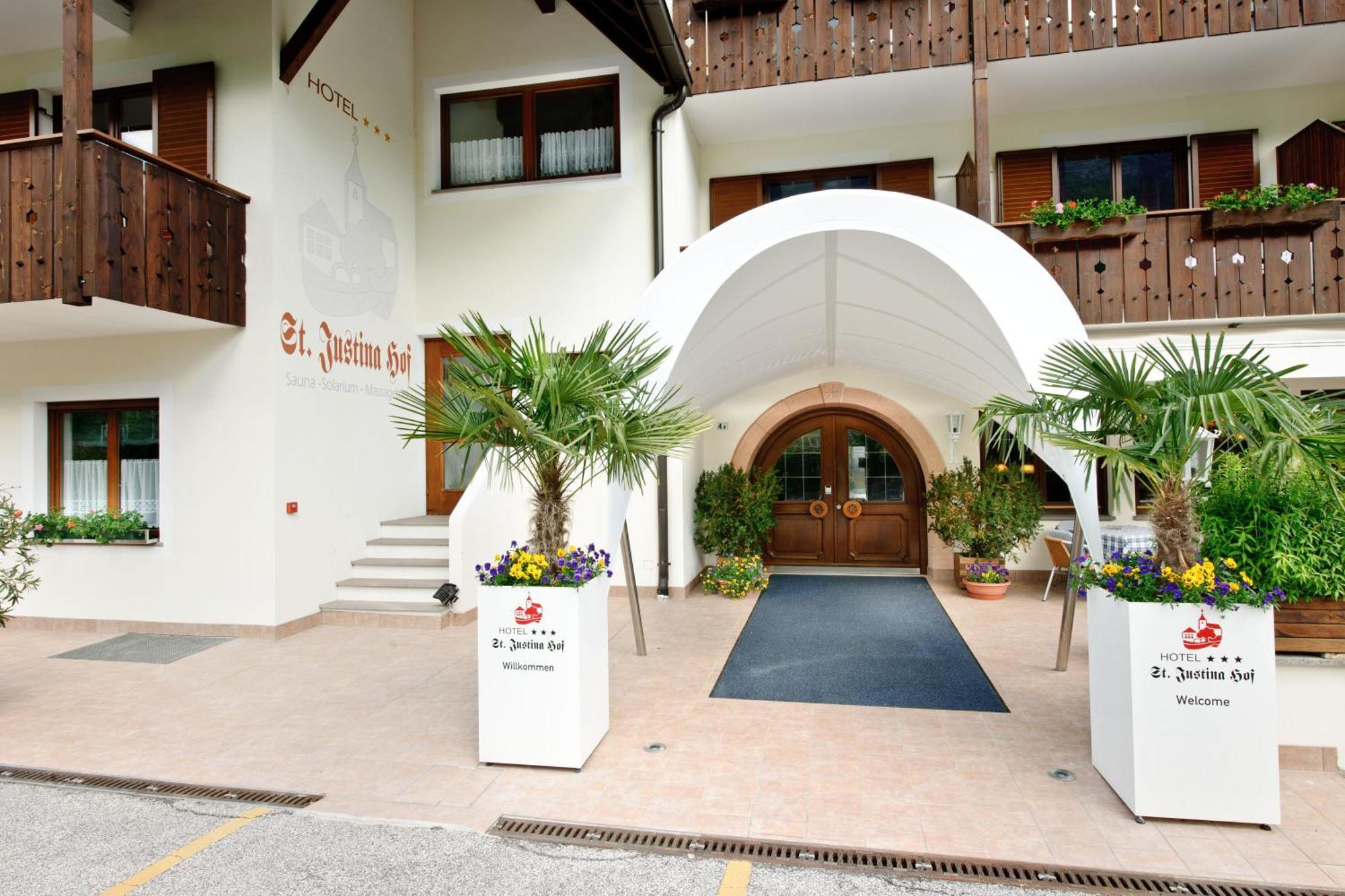 Hotel St. Justina Hof Appiano Sulla Strada Del Vino Esterno foto