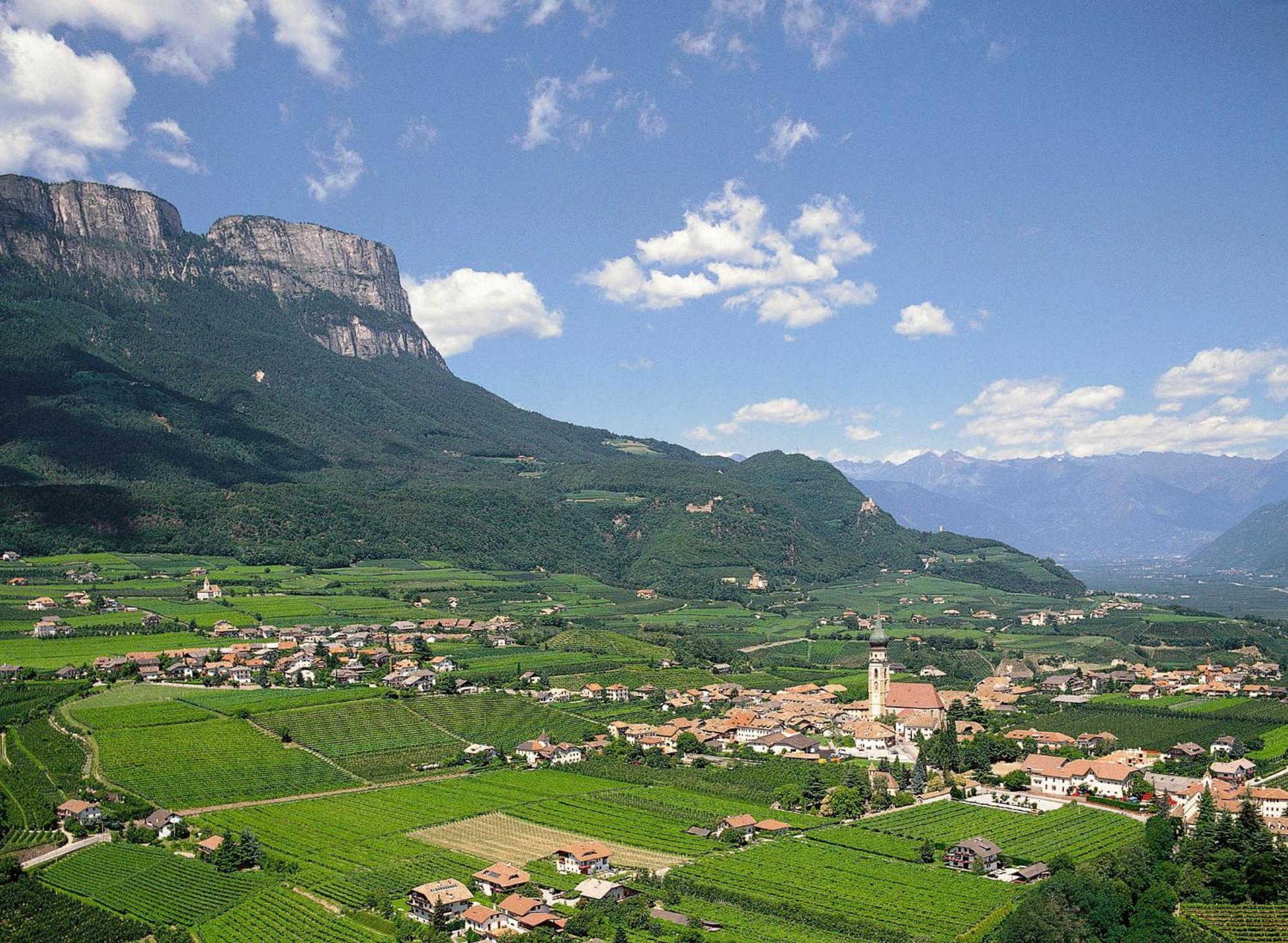 Hotel St. Justina Hof Appiano Sulla Strada Del Vino Esterno foto