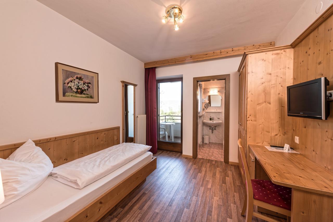 Hotel St. Justina Hof Appiano Sulla Strada Del Vino Esterno foto